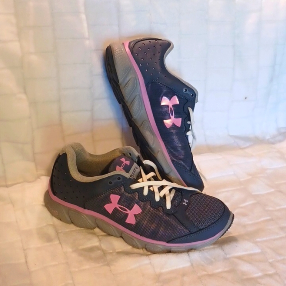 Under Armour assert 6 women's size 6 gray and pink